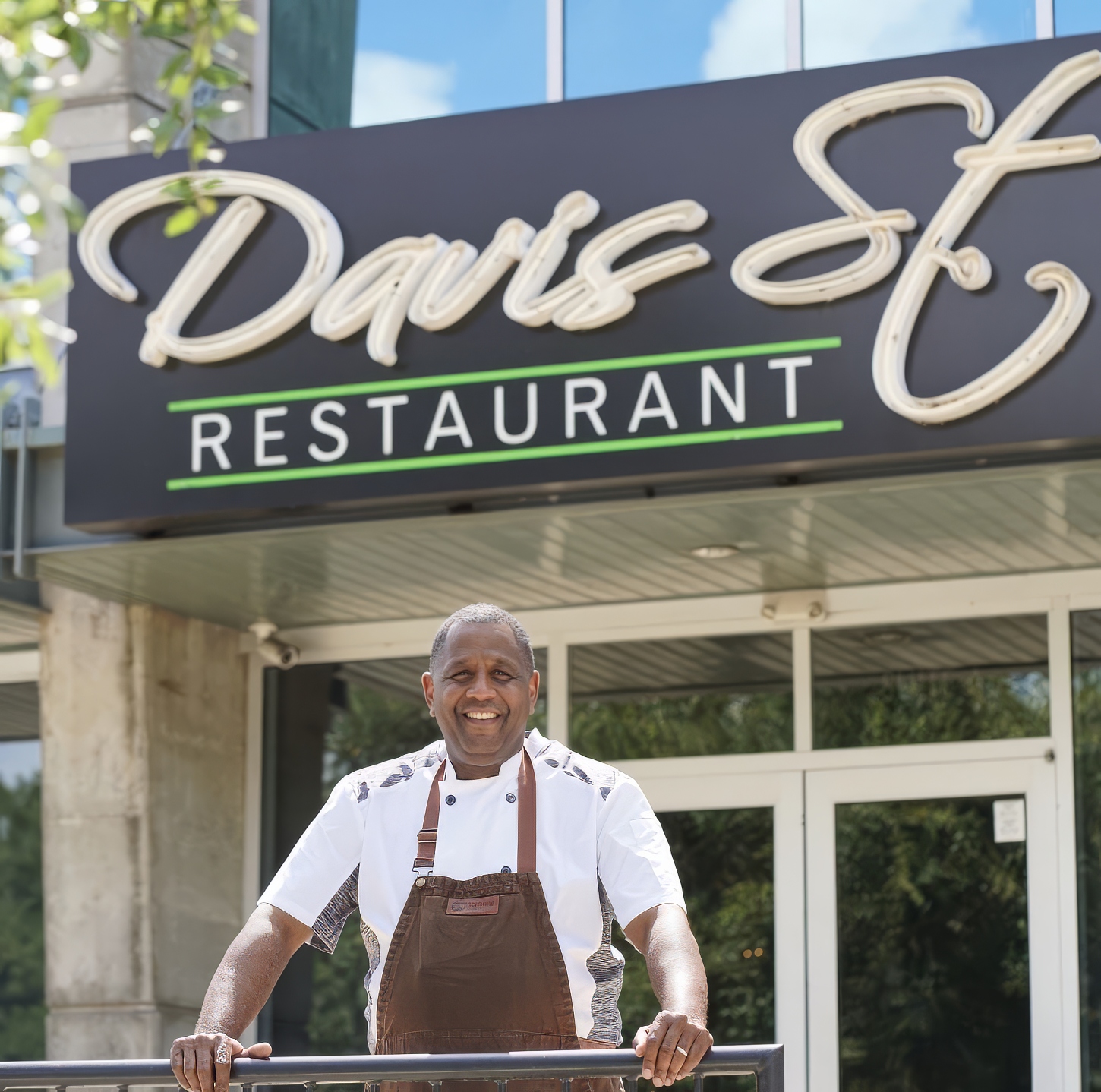 Davis Street - Houston, TX - Best New American Restaurant in MacGregor, Houston, TX
